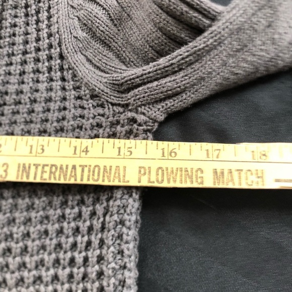 GAP Women's Gray Button-Up Sweater - Picture 4 of 11